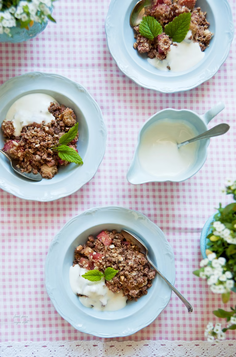 Crumble z rabarbarem