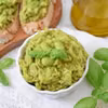 Pasta kanapkowa z bobu i pesto z bazylii