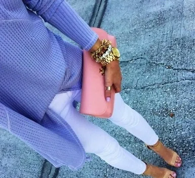 Pastelowy kobiecy look