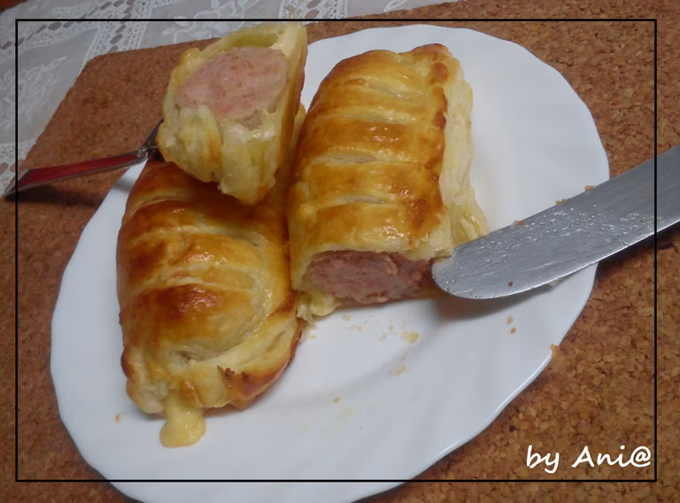 Biała kiełbasa w cieście francuskim