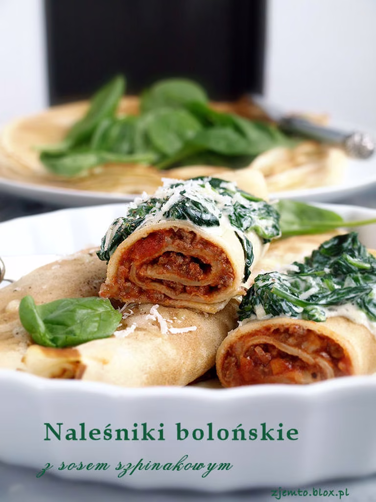 Naleśniki bolońskie z sosem szpinakowym