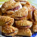 Drożdżowe pierożki z dżemem