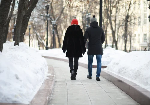 1700 zł dla każdego obywatela? Dochód podstawowy wciąż bez decyzji