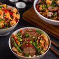 Sitr-fry z fasolką szparagową i sosem hoisin oraz tofu lub kaczką - food²
