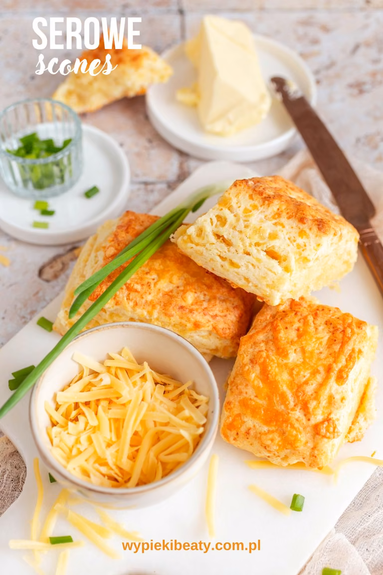 Bułeczki scones z serem