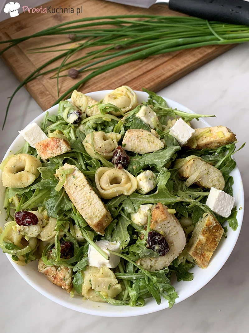 Sałatka z tortellini i rukolą