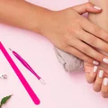Top 5 produktów do stylizacji paznokci, które warto mieć w swojej kosmetyczce