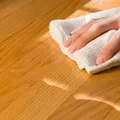 Pozbądź się śladów z tłuszczu na podłodze.