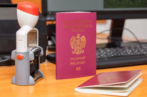 Paszport przyjdzie do domu! Rząd szykuje dużą zmianę dla obywateli
