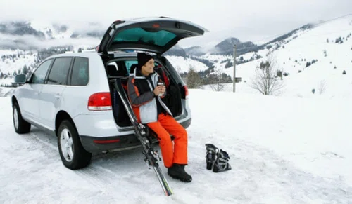 Jak przewozić narty w Austrii?