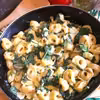 Tortellini w sosie serowo-szpinakowym