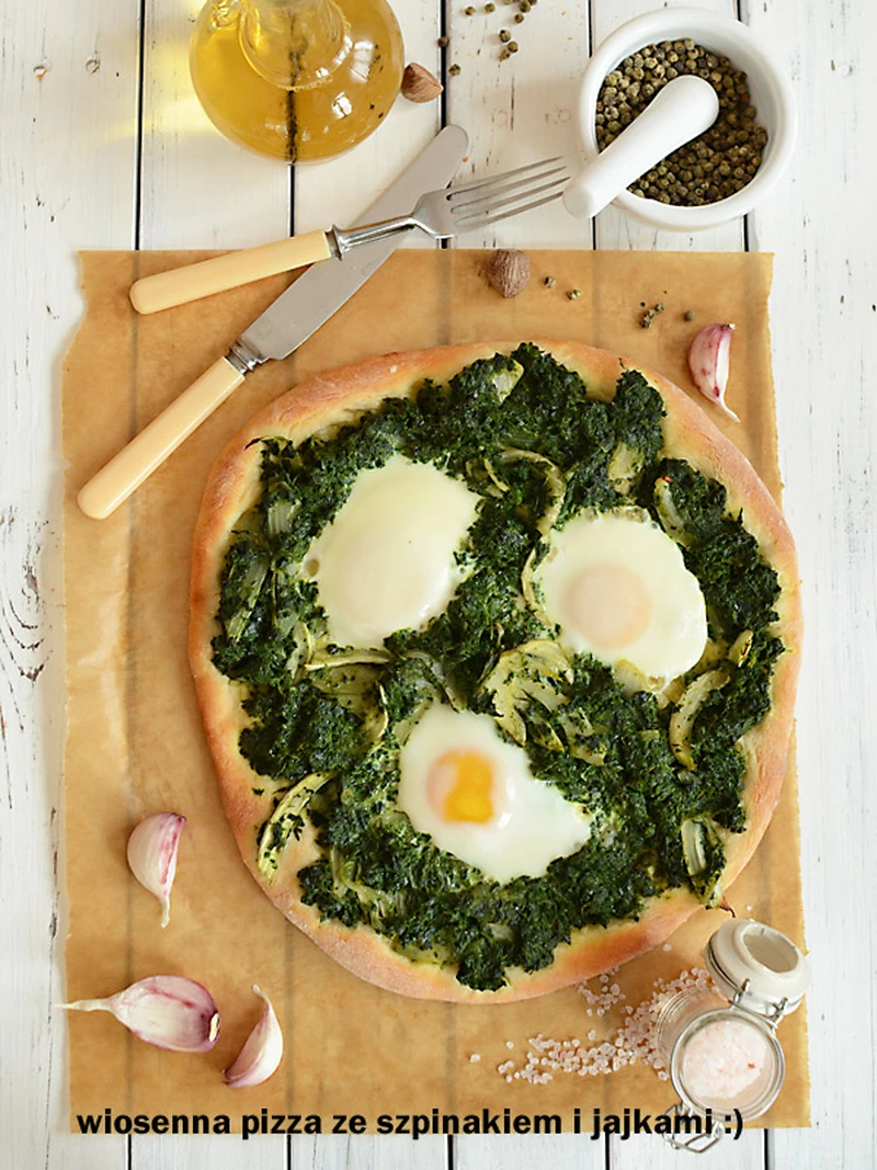 Wiosenna pizza ze szpinakiem i jajkami (ciasto najprostsze do wykonania!)