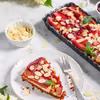 Wegańska tarta z budyniem i karmelizowanym rabarbarem