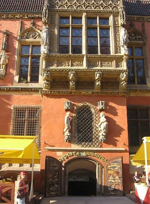 We Wrocławiu mieści się najstarsza restauracja w Europie. Ma ponad 700 lat i można tam dobrze zjeść!