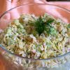 Sałatka z makaronem orzo, ogórkiem, szynką i koperkiem