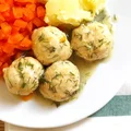 Pulpety drobiowe w sosie koperkowym