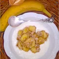 Delikatny deser z bananem w kokosowej nucie