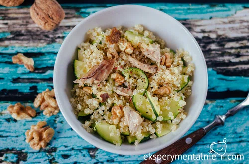 Quinoa z cukinią i kurczakiem na obiad