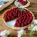 Tarta czekoladowa z malinami