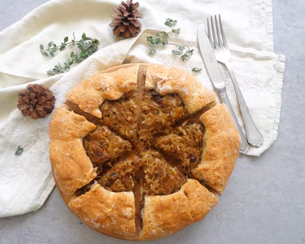 Drożdżowe galette z kapustą i suszonymi grzybami