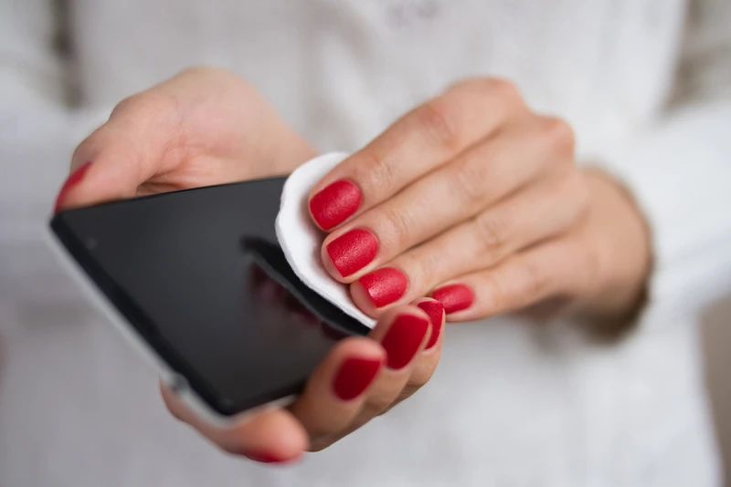 JAK CZĘSTO CZYŚCISZ SWÓJ TELEFON?