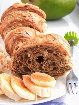 PEŁNOZIARNISTY CROISSANT
