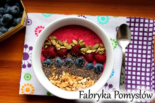 Koktajlowa miseczka malina-borówka (smoothie bowl)