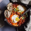 Szakszuka z chorizo i chili