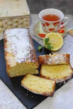 Cytrynowa babka łyżką mieszana