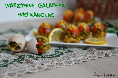 Wielkanocne warzywne galaretki - mini galat warzywny w kształcie jajek.
