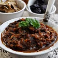 Bigos à la staropolski ze śliwkami i grzybami