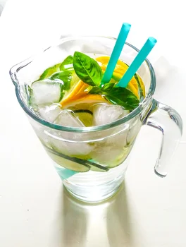 Ogórkowa lemoniada z bazylią