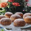 Drożdżowe mini pączki w cukrze z cynamonem