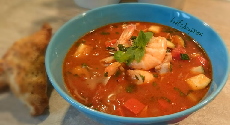 Zupa rybna z krewetkami i warzywami – Fish soup with prawns and vegetables