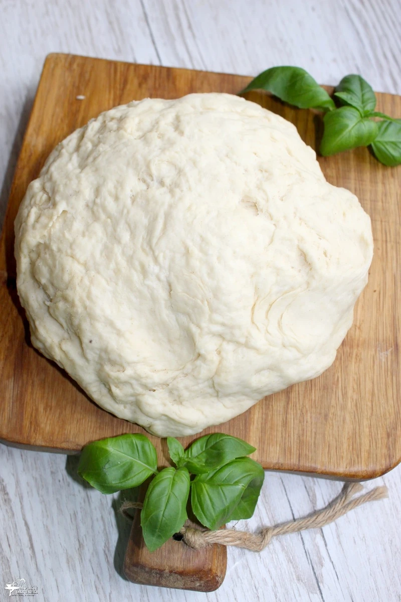 Ciasto na pizze na świeżych drożdżach