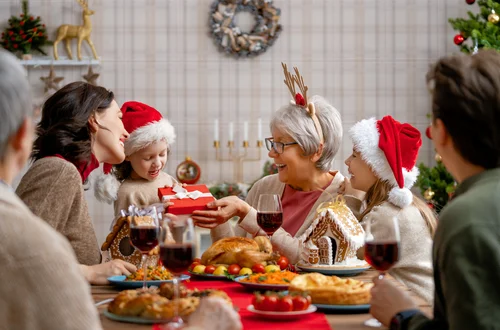 Ile przeciętny Polak wyda na Boże Narodzenie 2025? Na tym nikt nie oszczędza!