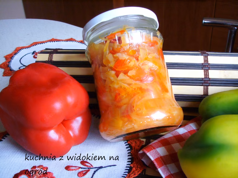 Sałatka warzywna na zimę bez octu.