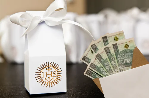 "Podatek od kopert" z Komunii dziecka? Nowe limity 2026 - Rodzice muszą uważać też na tytuł przelewu