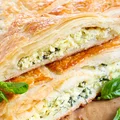 Szpinakowe nadzienie w zawijam w ciasto francuskie i zapiekam.  Ta kolacja to HIT w moim domu