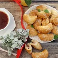 Pieczone pierożki z kapustą i kiełbasą