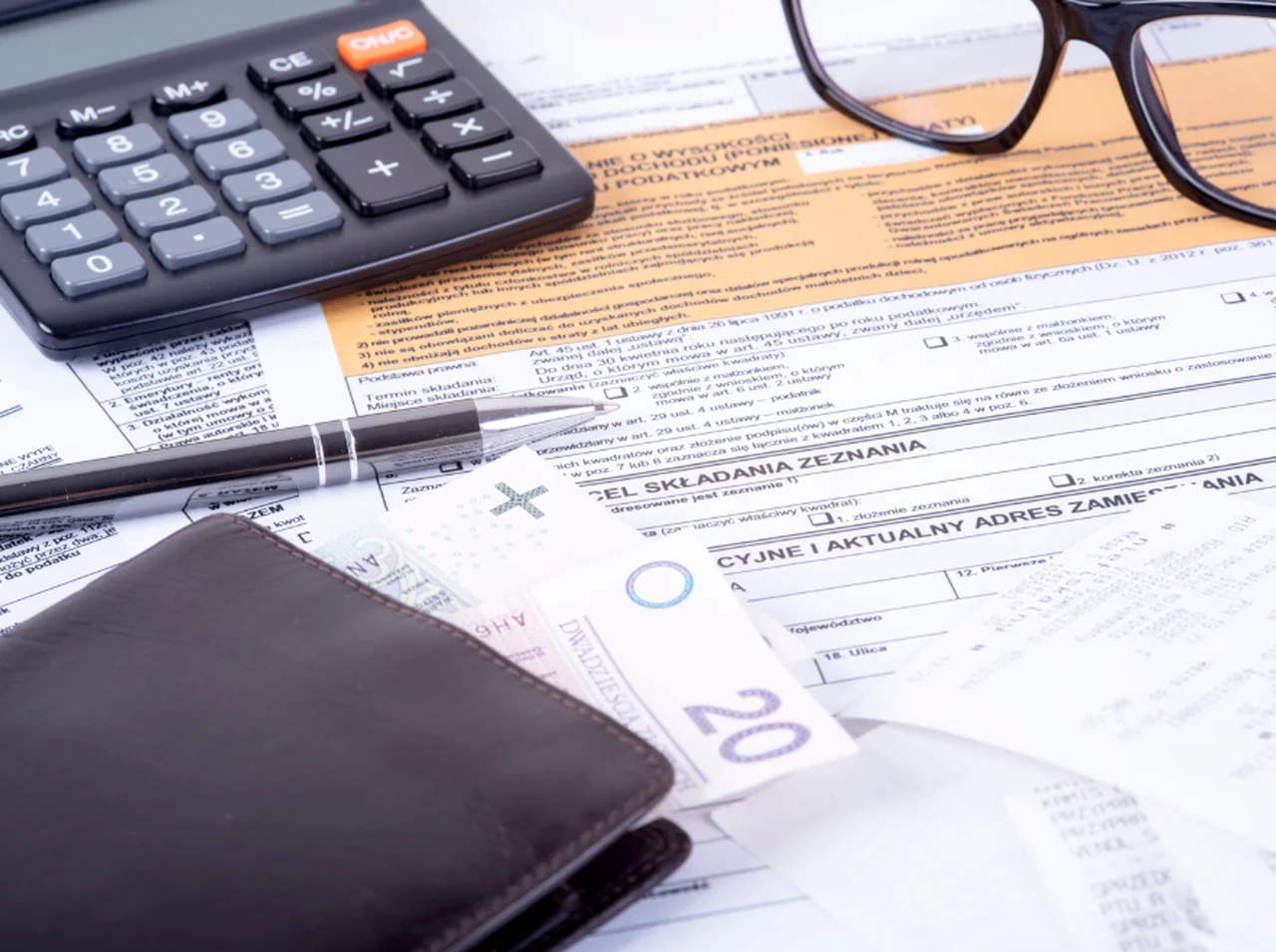 Złożenie deklaracji PIT po terminie to grzywna do 23 330 zł! Jest jeden sposób uniknięcie konsekwencji