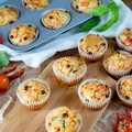 Wytrawne muffinki z kabanosem i warzywami