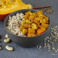 Kokosowe curry z dyni z orzechami nerkowca