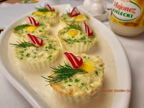 Muffinkowe jajka w sosie majonezowym