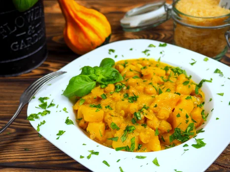 CURRY Z DYNIĄ I CIECIORKĄ