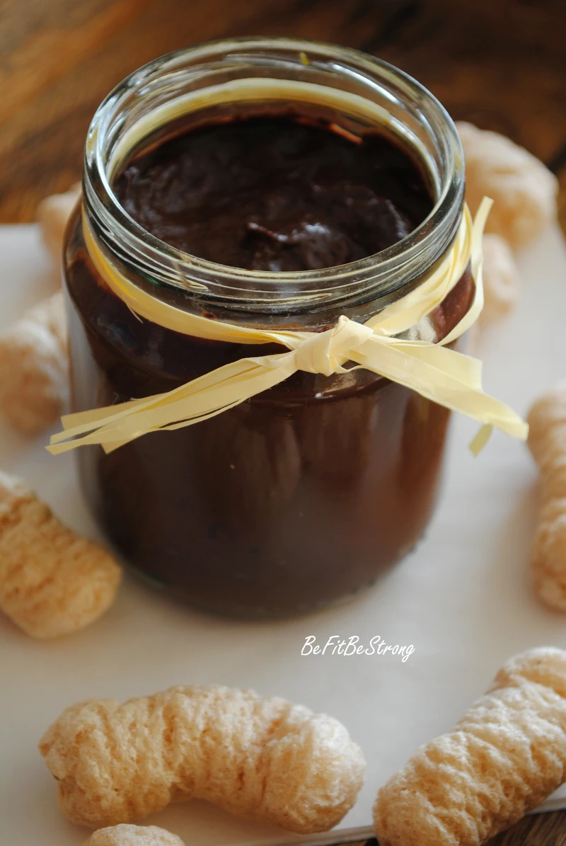 Zdrowa, domowa, niskokaloryczna "nutella" z daktyli