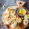 Tortilla z łososiem, kozim serem i sosem aioli