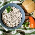 Pasta twarogowa z kaparami i suszonymi pomidorami