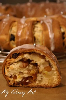 Świąteczny wieniec drożdżowy