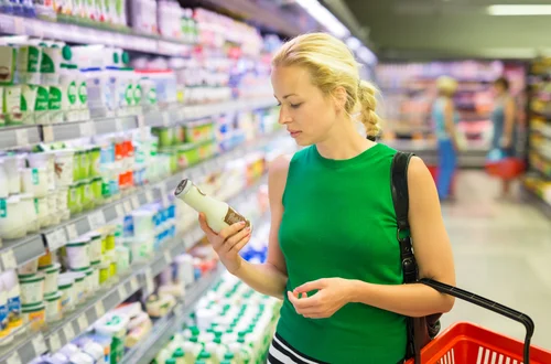 To nie pełnotłusty jogurt szkodzi! Uważaj na skład „fit” produktów